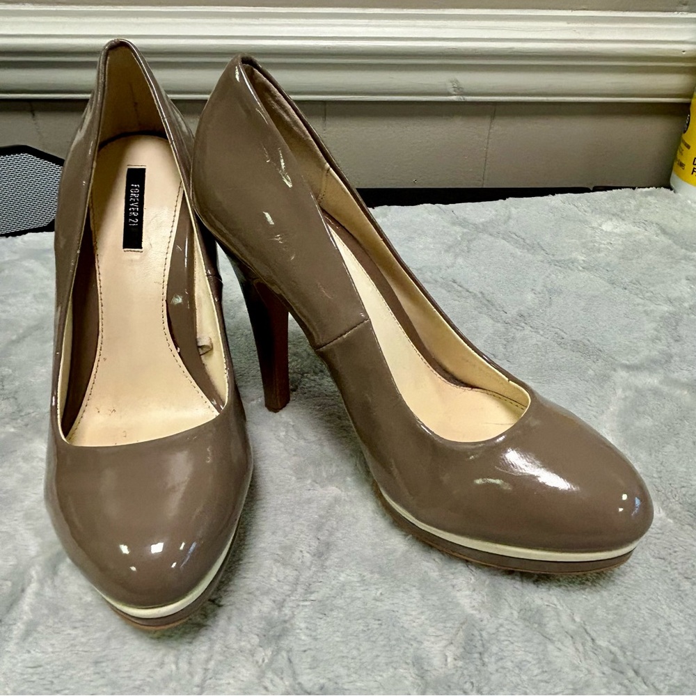 Forever 21 Sz 7 Taupe Heels 👠 Pumps Shoes GUC W/ Platform